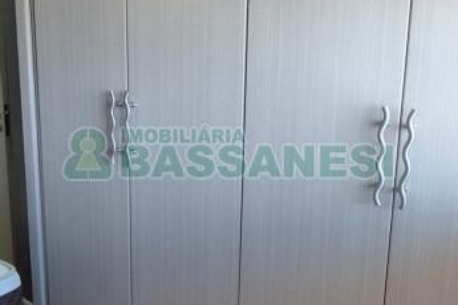 Apto Mobiliado com 83m², 2 dormitórios, 1 vaga, no bairro Pio X em Caxias do Sul para Alugar