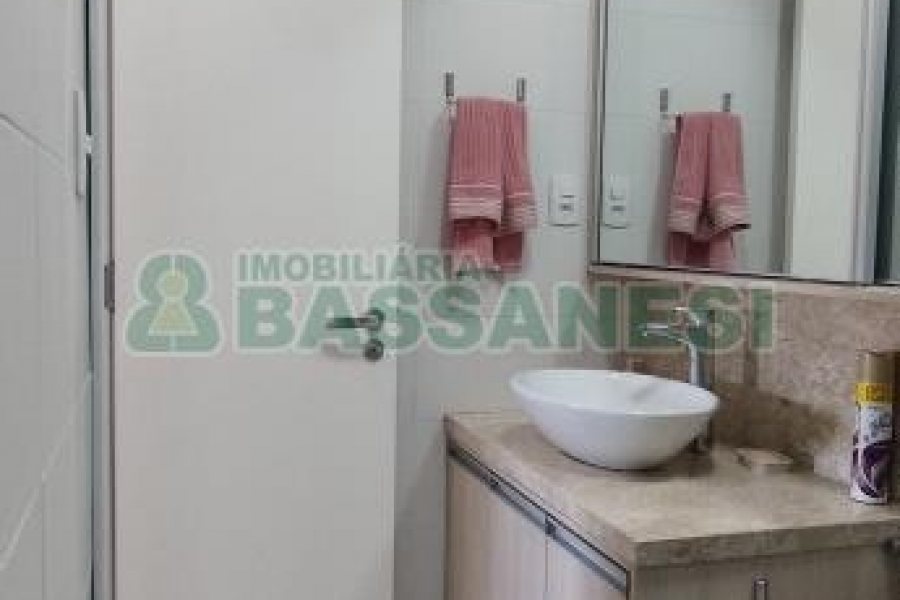 Apto Mobiliado com 83m², 2 dormitórios, 1 vaga, no bairro Pio X em Caxias do Sul para Alugar