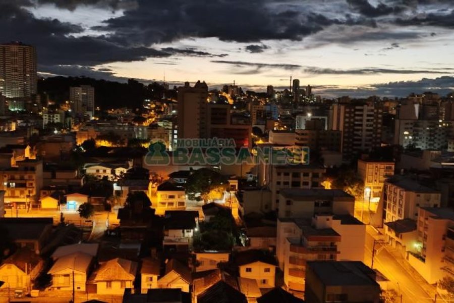 Apto Mobiliado com 83m², 2 dormitórios, 1 vaga, no bairro Pio X em Caxias do Sul para Alugar