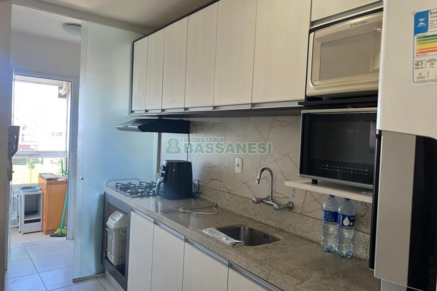 Apto Mobiliado com 83m², 2 dormitórios, 1 vaga, no bairro Pio X em Caxias do Sul para Alugar