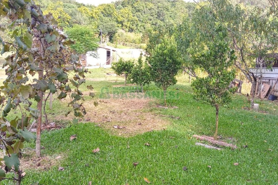 Chácara com 100m², 4 dormitórios, 1 vaga, no bairro Fazenda Souza em Caxias do Sul para Comprar