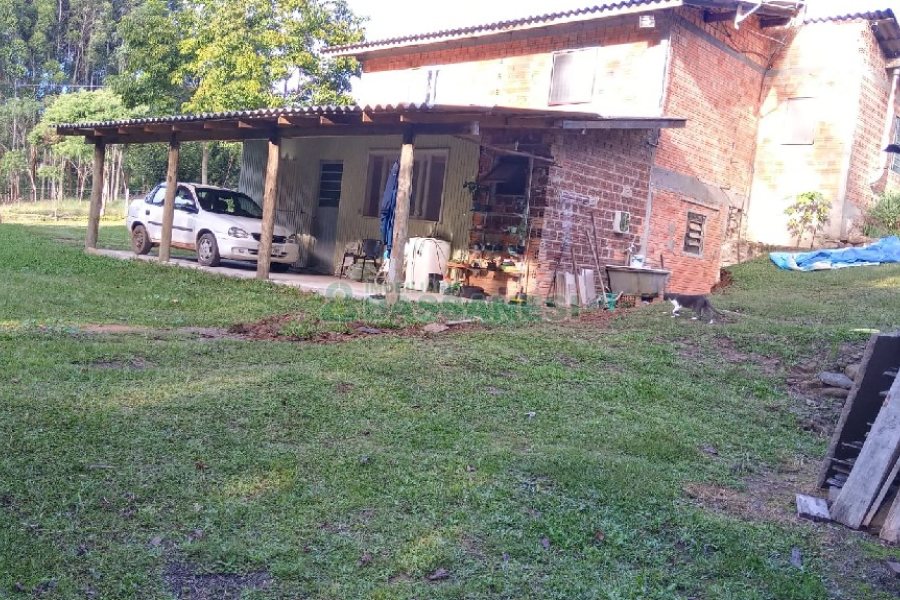 Chácara com 100m², 4 dormitórios, 1 vaga, no bairro Fazenda Souza em Caxias do Sul para Comprar