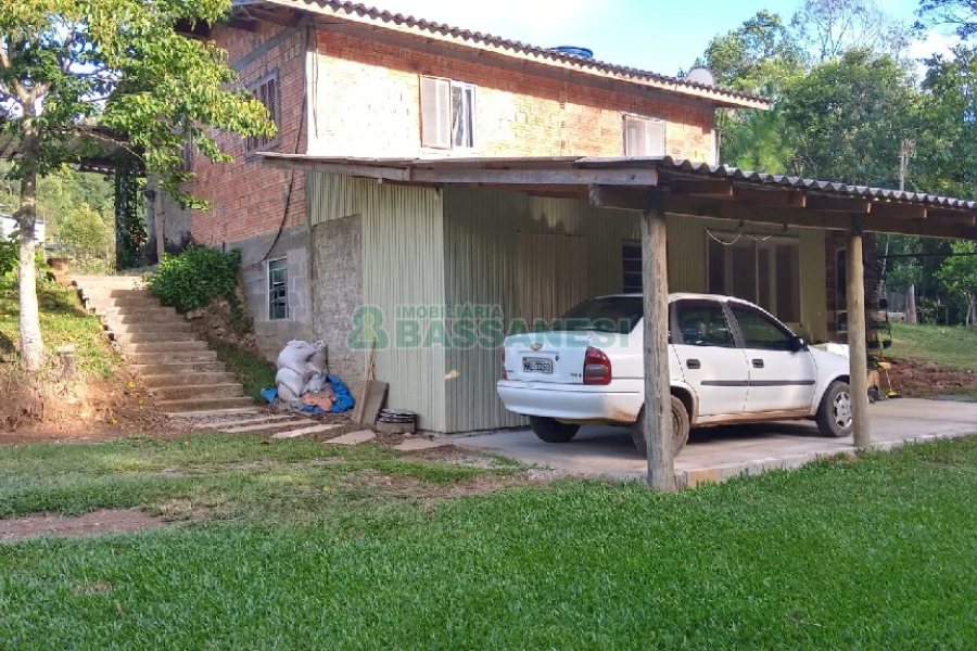 Chácara com 100m², 4 dormitórios, 1 vaga, no bairro Fazenda Souza em Caxias do Sul para Comprar