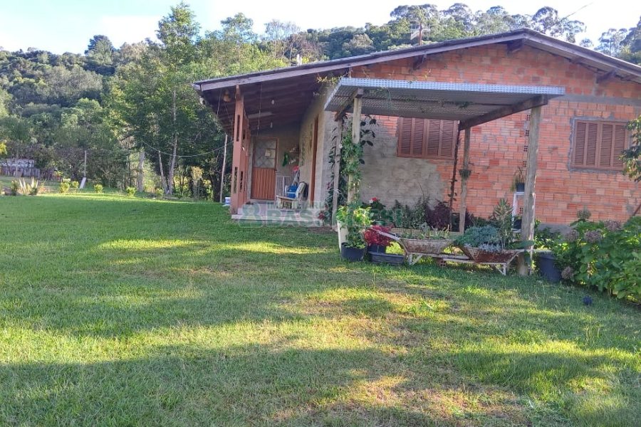 Chácara com 100m², 4 dormitórios, 1 vaga, no bairro Fazenda Souza em Caxias do Sul para Comprar