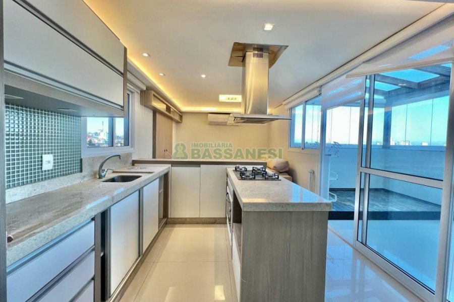 Apto Mobiliado com 113m², 2 dormitórios, 2 vagas, no bairro Vila Horn em Caxias do Sul para Alugar