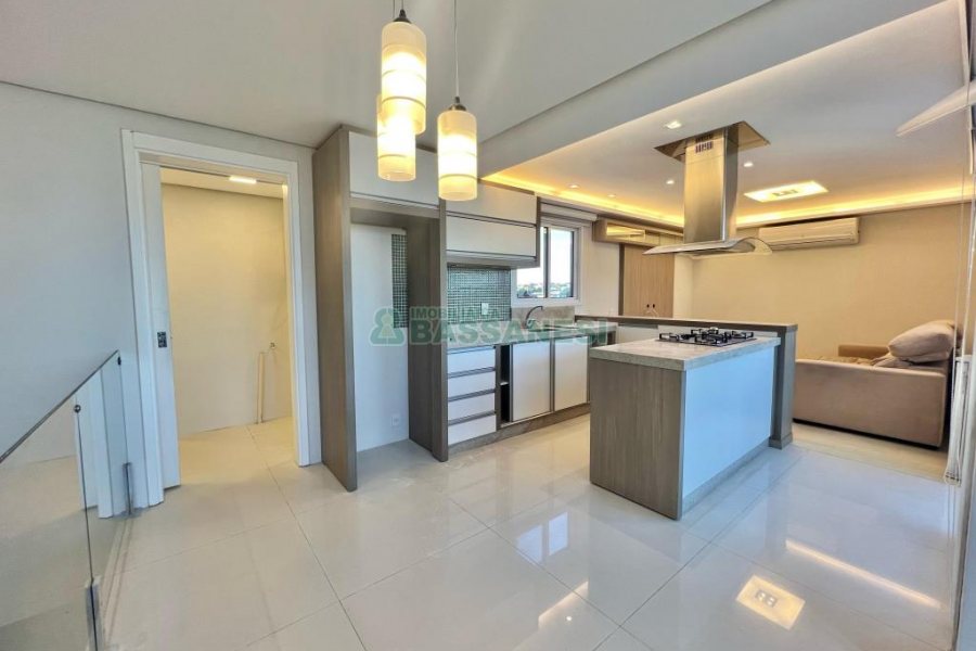 Apto Mobiliado com 113m², 2 dormitórios, 2 vagas, no bairro Vila Horn em Caxias do Sul para Alugar