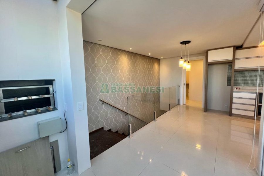 Apto Mobiliado com 113m², 2 dormitórios, 2 vagas, no bairro Vila Horn em Caxias do Sul para Alugar