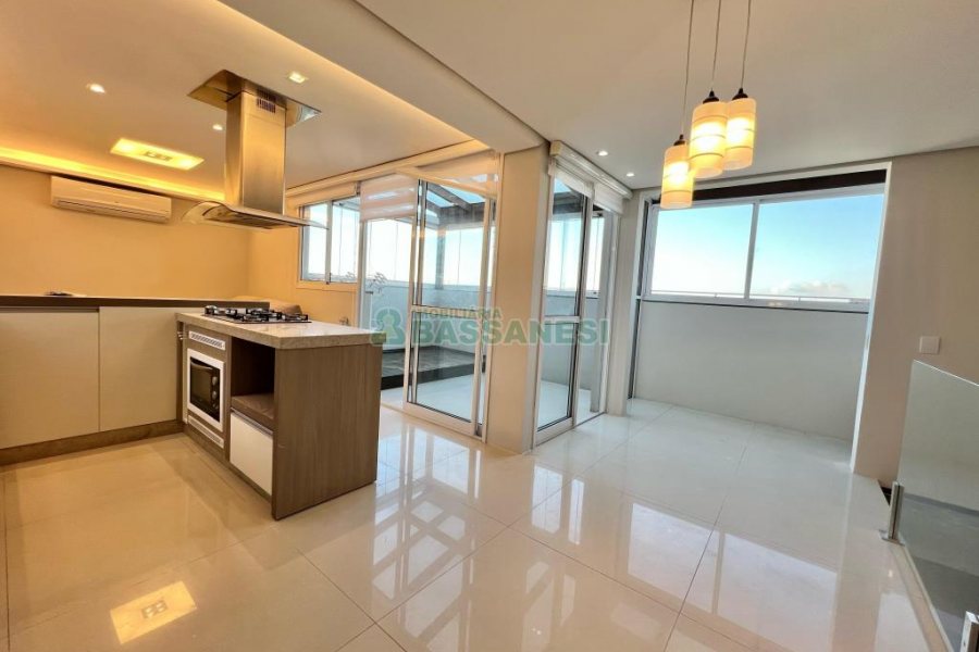 Apto Mobiliado com 113m², 2 dormitórios, 2 vagas, no bairro Vila Horn em Caxias do Sul para Alugar