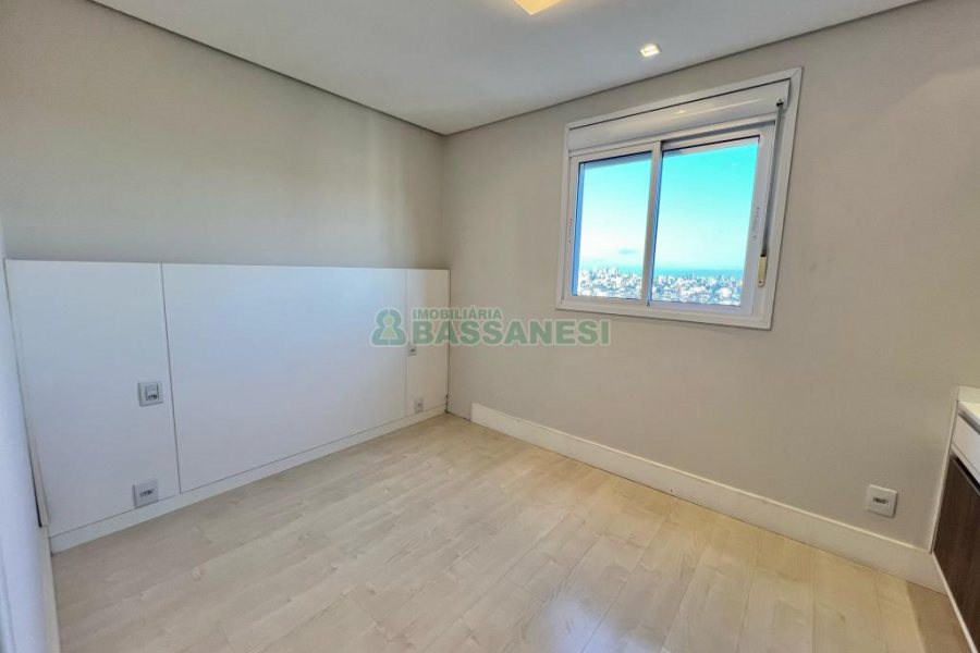 Apto Mobiliado com 113m², 2 dormitórios, 2 vagas, no bairro Vila Horn em Caxias do Sul para Alugar