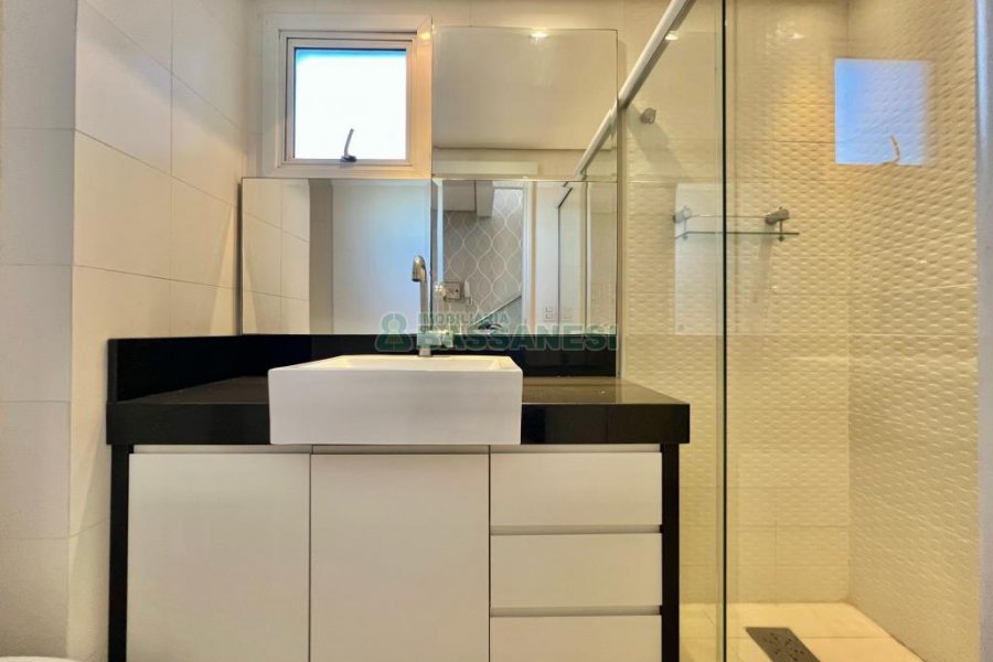 Apto Mobiliado com 113m², 2 dormitórios, 2 vagas, no bairro Vila Horn em Caxias do Sul para Alugar