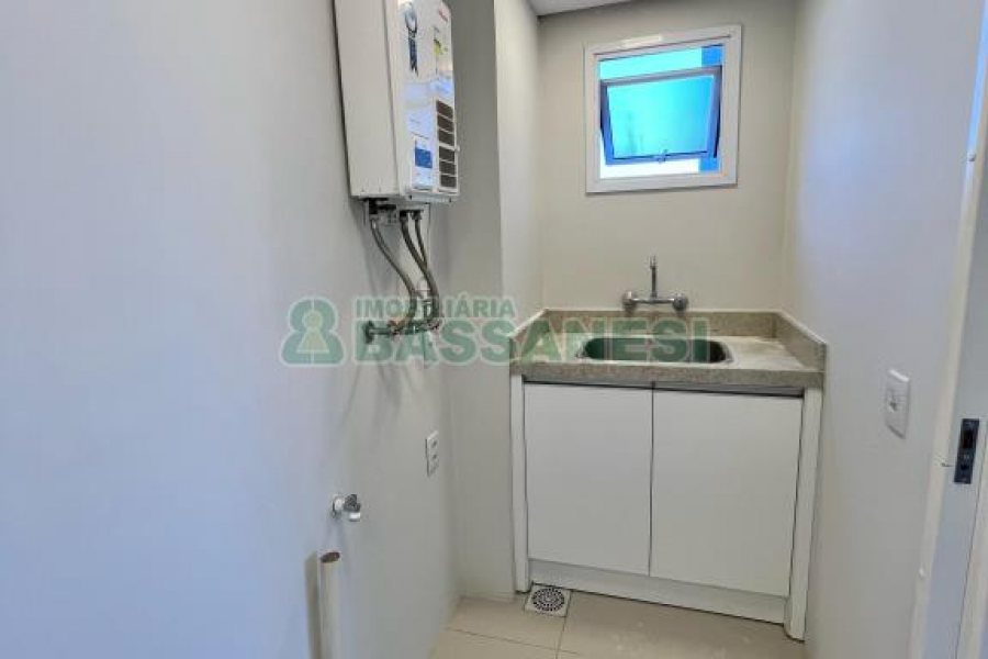 Apto Mobiliado com 113m², 2 dormitórios, 2 vagas, no bairro Vila Horn em Caxias do Sul para Alugar