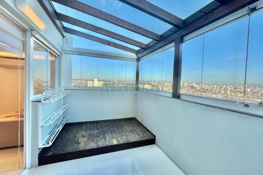 Apto Mobiliado com 113m², 2 dormitórios, 2 vagas, no bairro Vila Horn em Caxias do Sul para Alugar