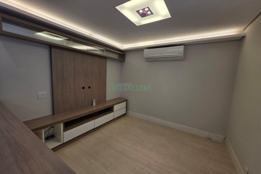 Apto Mobiliado com 113m², 3 dormitórios, 2 vagas, no bairro Vila Horn em Caxias do Sul para Alugar