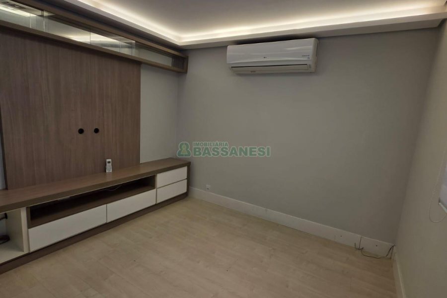 Apto Mobiliado com 113m², 3 dormitórios, 2 vagas, no bairro Vila Horn em Caxias do Sul para Alugar