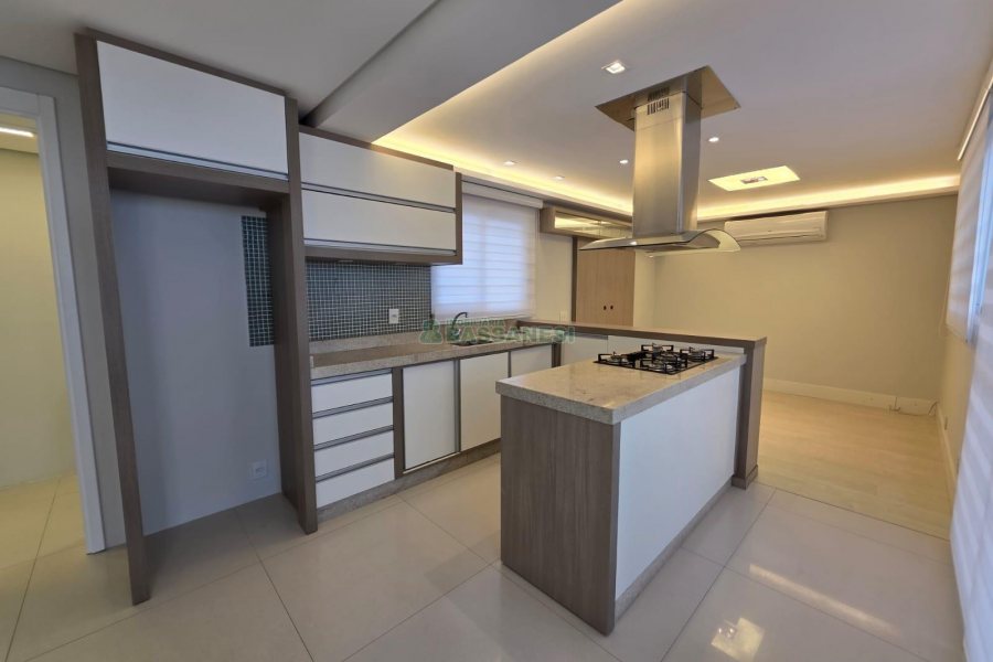 Apto Mobiliado com 113m², 3 dormitórios, 2 vagas, no bairro Vila Horn em Caxias do Sul para Alugar