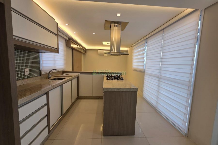 Apto Mobiliado com 113m², 3 dormitórios, 2 vagas, no bairro Vila Horn em Caxias do Sul para Alugar