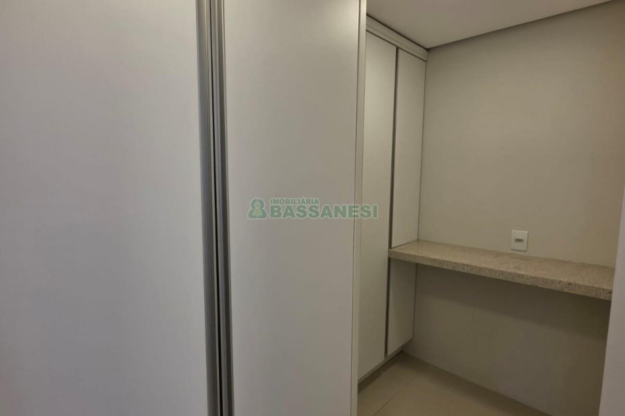 Apto Mobiliado com 113m², 3 dormitórios, 2 vagas, no bairro Vila Horn em Caxias do Sul para Alugar