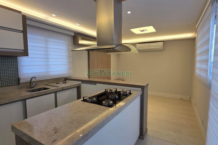 Apto Mobiliado com 113m², 3 dormitórios, 2 vagas, no bairro Vila Horn em Caxias do Sul para Alugar