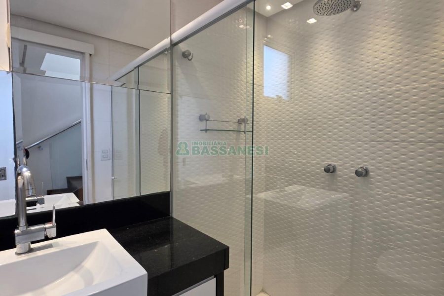 Apto Mobiliado com 113m², 3 dormitórios, 2 vagas, no bairro Vila Horn em Caxias do Sul para Alugar