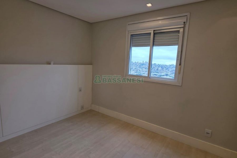 Apto Mobiliado com 113m², 3 dormitórios, 2 vagas, no bairro Vila Horn em Caxias do Sul para Alugar