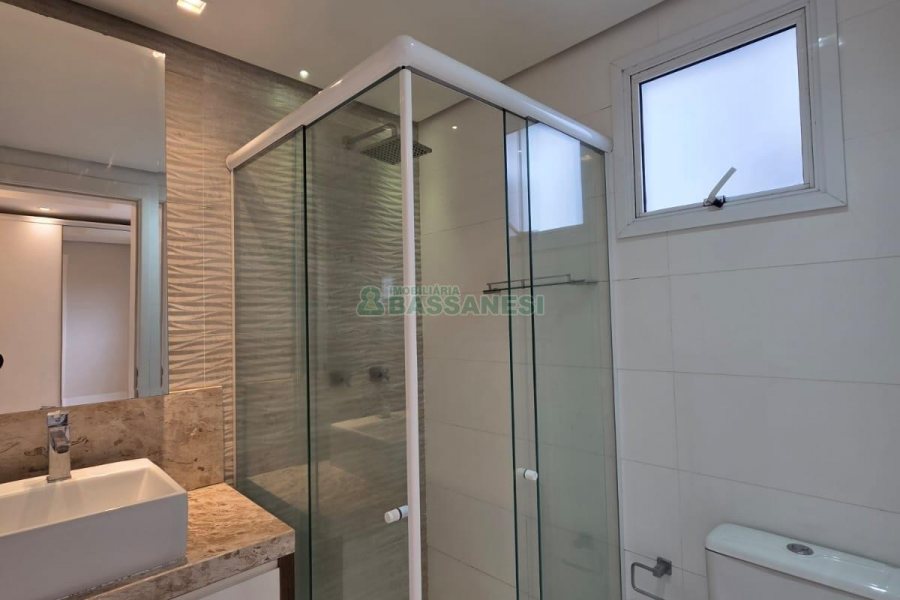 Apto Mobiliado com 113m², 3 dormitórios, 2 vagas, no bairro Vila Horn em Caxias do Sul para Alugar