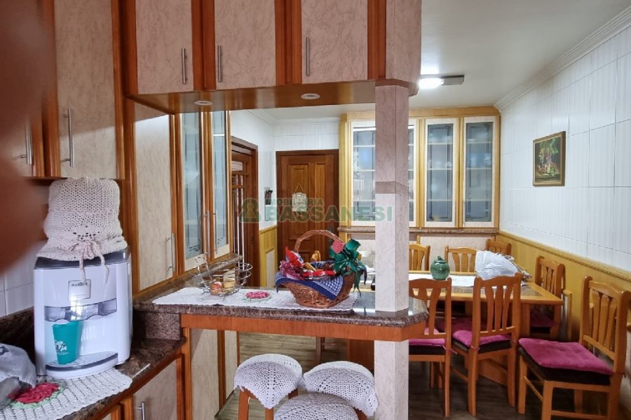 Apartamento com 150m², 3 dormitórios, 2 vagas, no bairro Forqueta em Caxias do Sul para Comprar