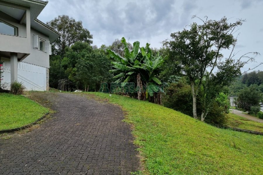 Chácara com 324m², 3 dormitórios, 6 vagas, no bairro Nossa Senhora da Saúde em Caxias do Sul para Comprar