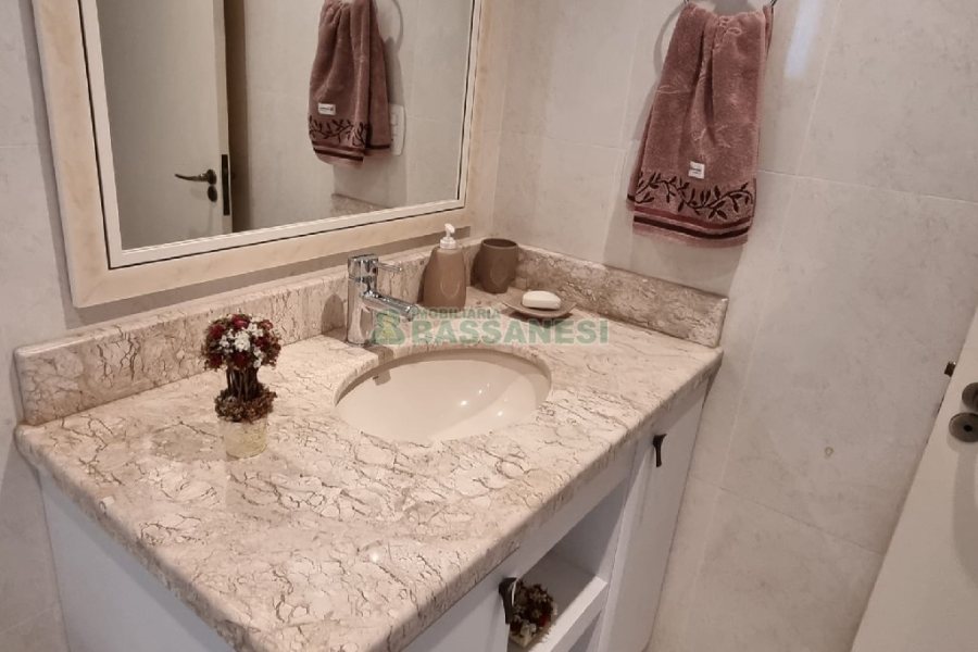 Chácara com 324m², 3 dormitórios, 6 vagas, no bairro Nossa Senhora da Saúde em Caxias do Sul para Comprar