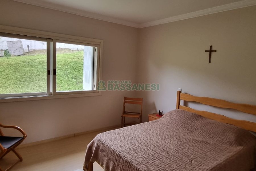 Chácara com 324m², 3 dormitórios, 6 vagas, no bairro Nossa Senhora da Saúde em Caxias do Sul para Comprar