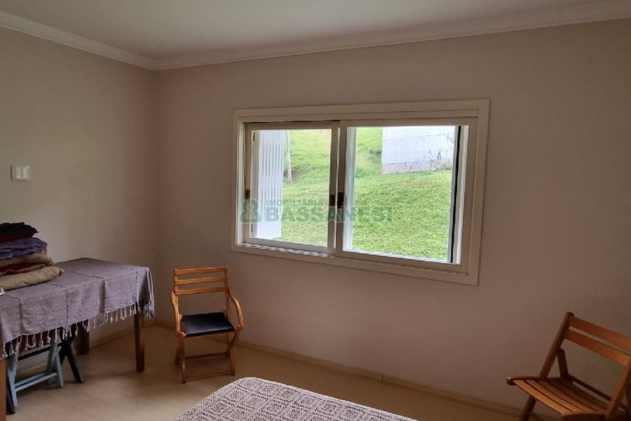 Chácara com 324m², 3 dormitórios, 6 vagas, no bairro Nossa Senhora da Saúde em Caxias do Sul para Comprar