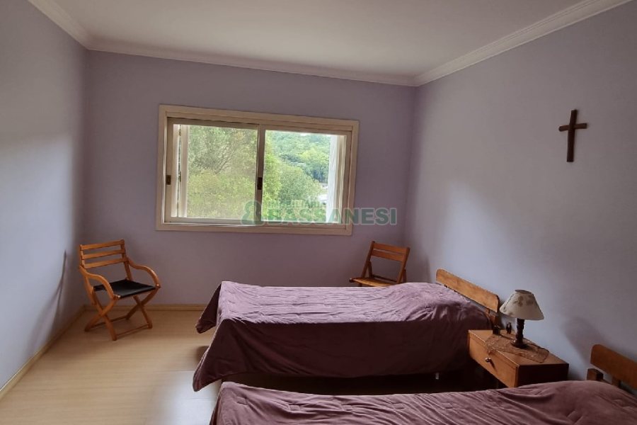 Chácara com 324m², 3 dormitórios, 6 vagas, no bairro Nossa Senhora da Saúde em Caxias do Sul para Comprar