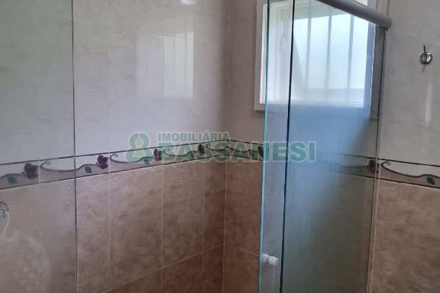 Chácara com 324m², 3 dormitórios, 6 vagas, no bairro Nossa Senhora da Saúde em Caxias do Sul para Comprar