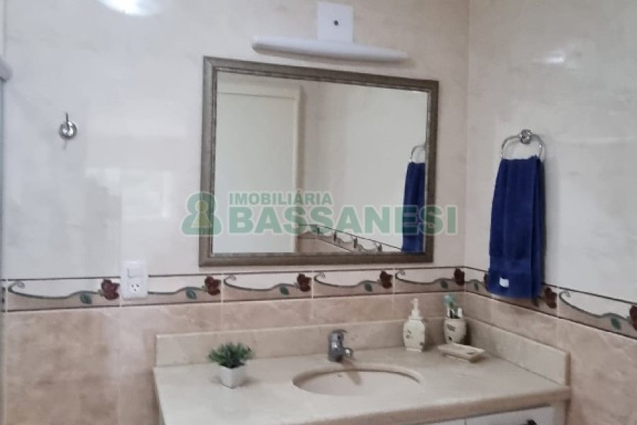 Chácara com 324m², 3 dormitórios, 6 vagas, no bairro Nossa Senhora da Saúde em Caxias do Sul para Comprar