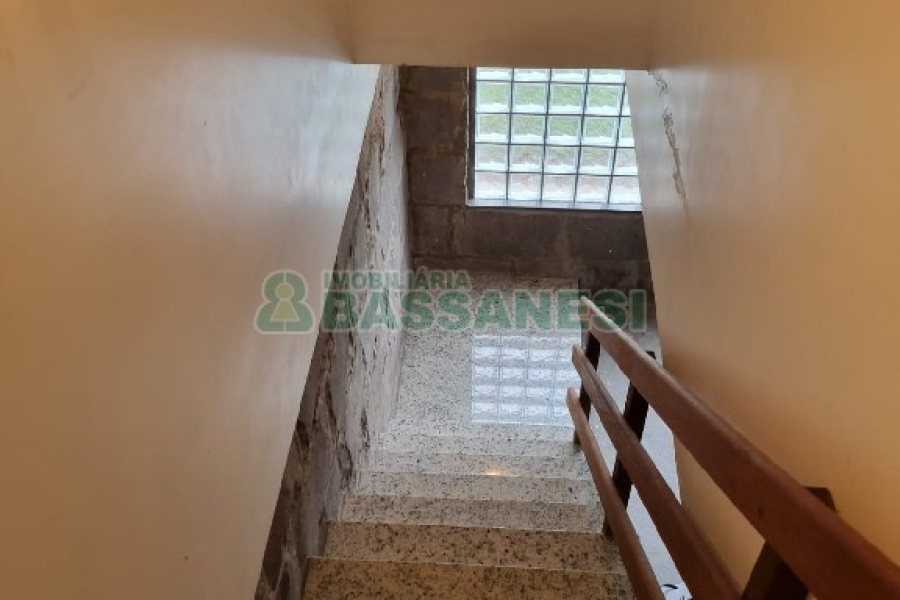 Chácara com 324m², 3 dormitórios, 6 vagas, no bairro Nossa Senhora da Saúde em Caxias do Sul para Comprar