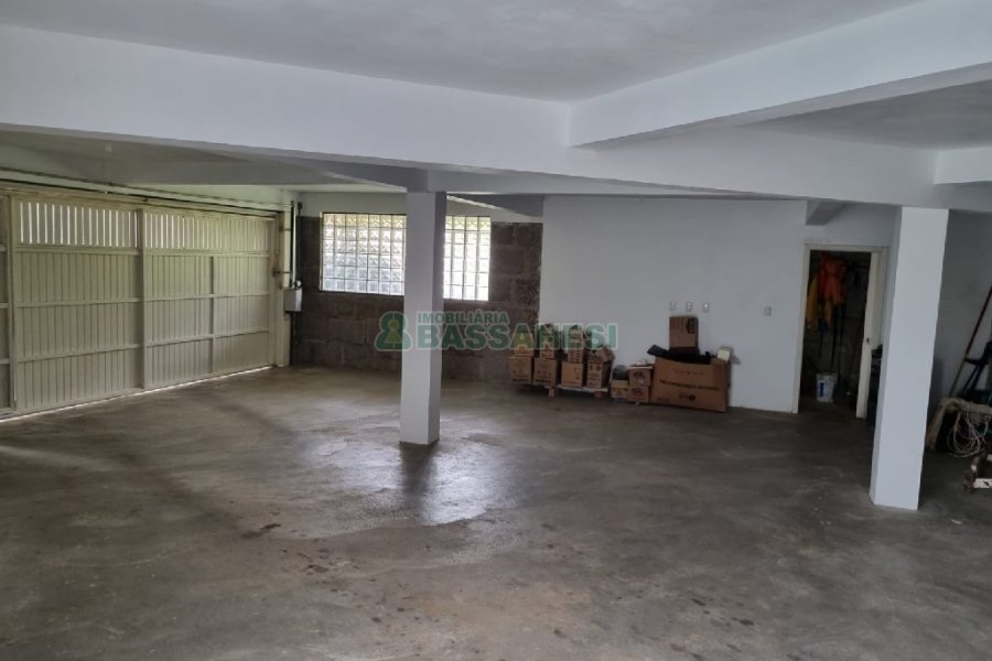 Chácara com 324m², 3 dormitórios, 6 vagas, no bairro Nossa Senhora da Saúde em Caxias do Sul para Comprar