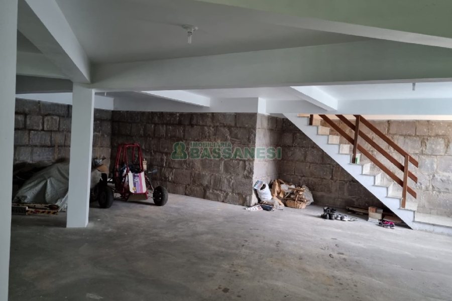 Chácara com 324m², 3 dormitórios, 6 vagas, no bairro Nossa Senhora da Saúde em Caxias do Sul para Comprar