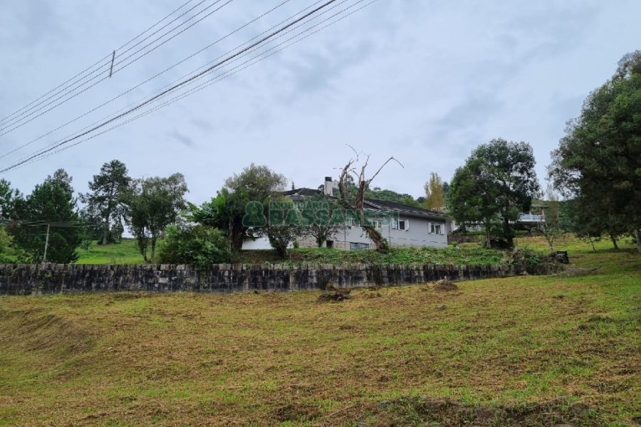 Chácara com 324m², 3 dormitórios, 6 vagas, no bairro Nossa Senhora da Saúde em Caxias do Sul para Comprar