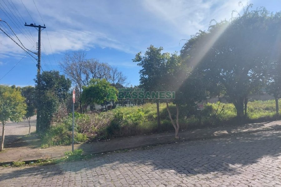 Terreno, no bairro Cinqüentenário em Caxias do Sul para Comprar