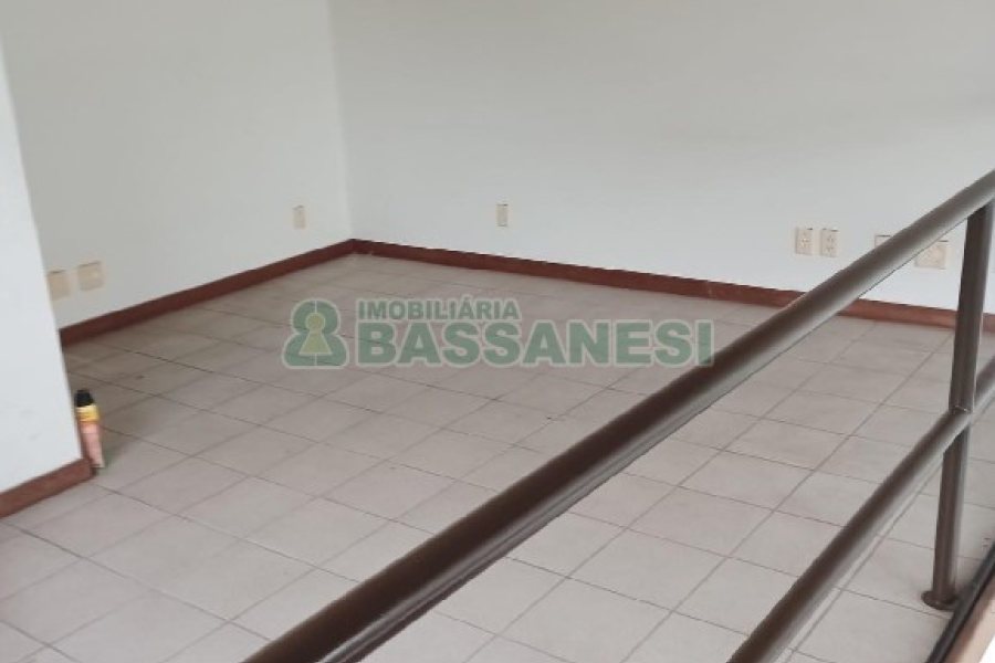 Loja com 64m², 2 vagas, no bairro Pio X em Caxias do Sul para Alugar
