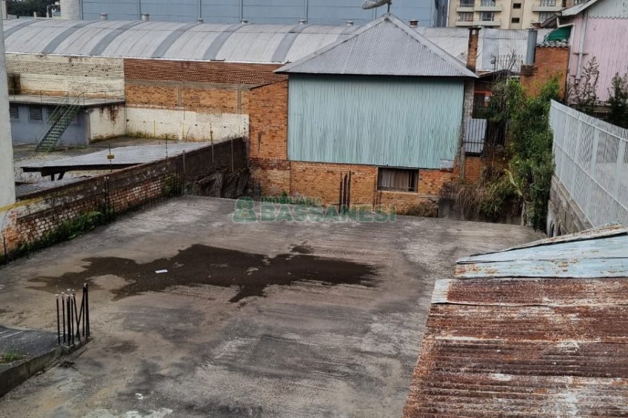 Terreno com 230m², no bairro Centro em Caxias do Sul para Alugar ou Comprar