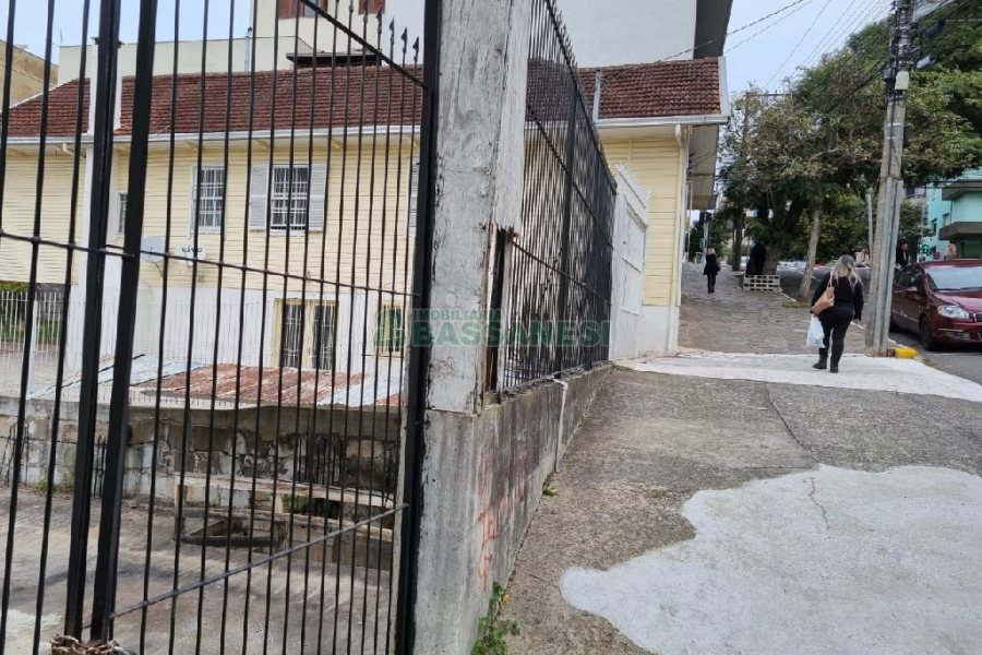 Terreno com 230m², no bairro Centro em Caxias do Sul para Alugar ou Comprar