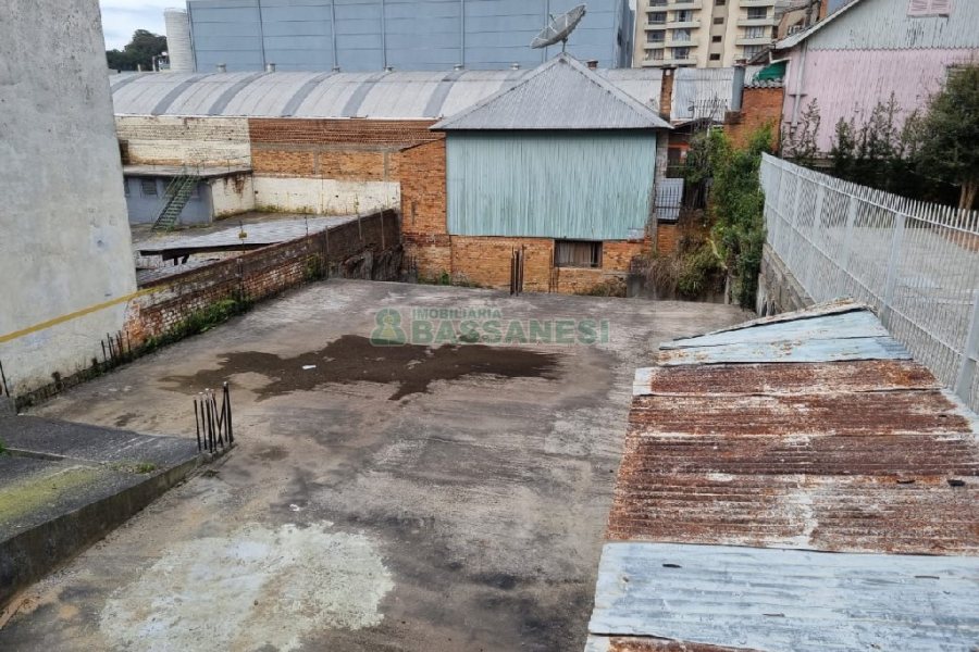 Terreno com 230m², no bairro Centro em Caxias do Sul para Alugar ou Comprar