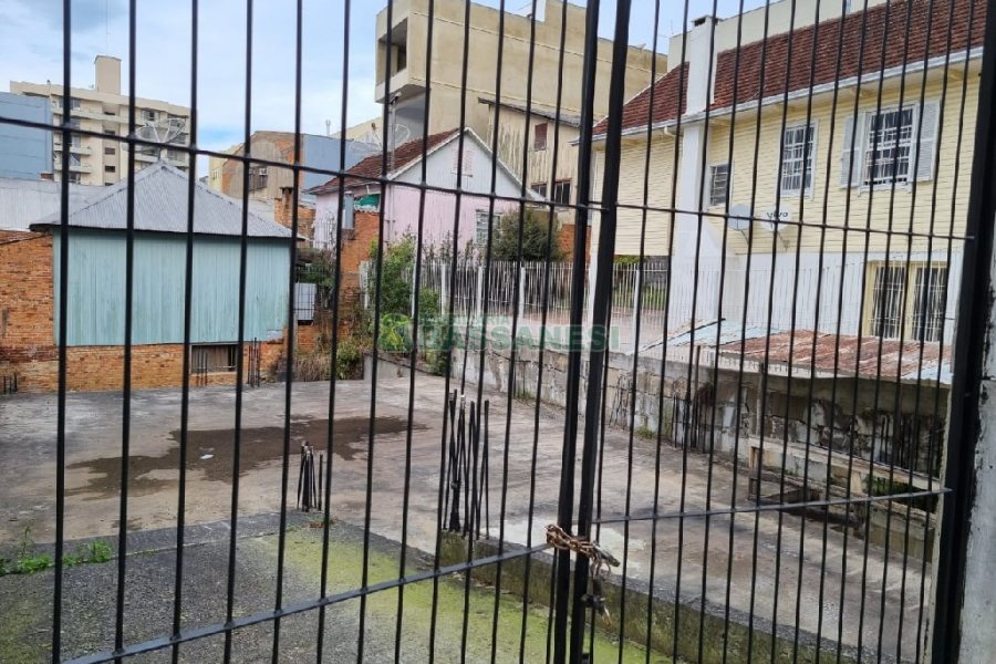 Terreno com 230m², no bairro Centro em Caxias do Sul para Alugar ou Comprar