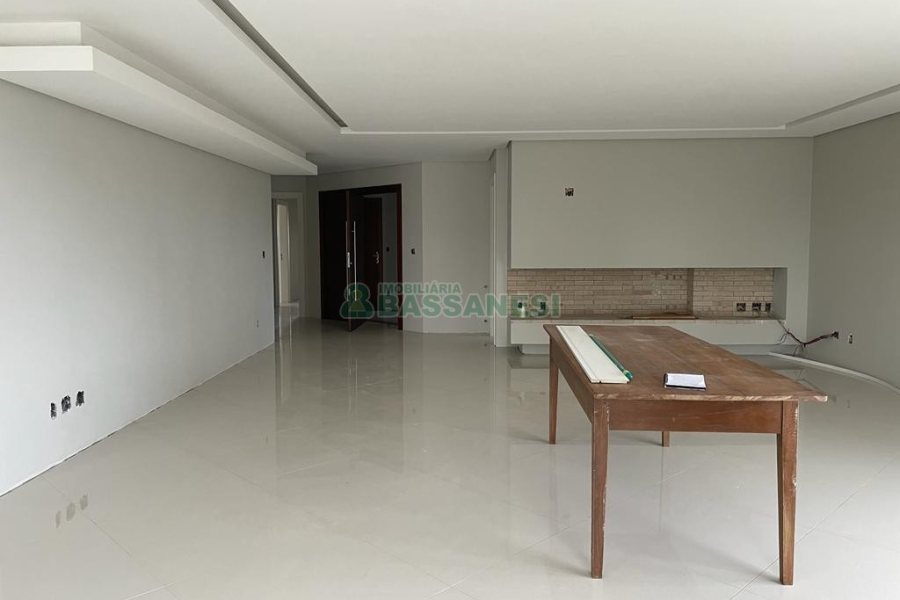 Apartamento com 376m², 3 dormitórios, 4 vagas, no bairro Jardim América em Caxias do Sul para Comprar