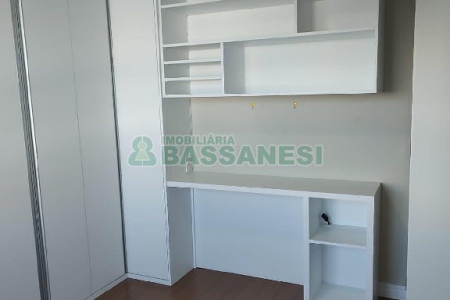 Apto Mobiliado com 40m², 1 dormitório, 1 vaga, no bairro Lourdes em Caxias do Sul para Comprar