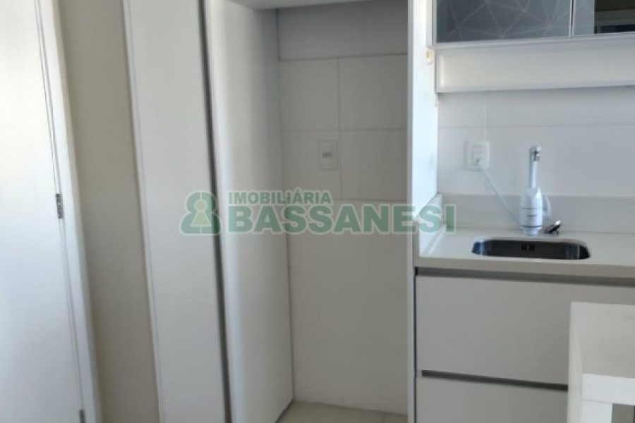 Apto Mobiliado com 40m², 1 dormitório, 1 vaga, no bairro Lourdes em Caxias do Sul para Comprar