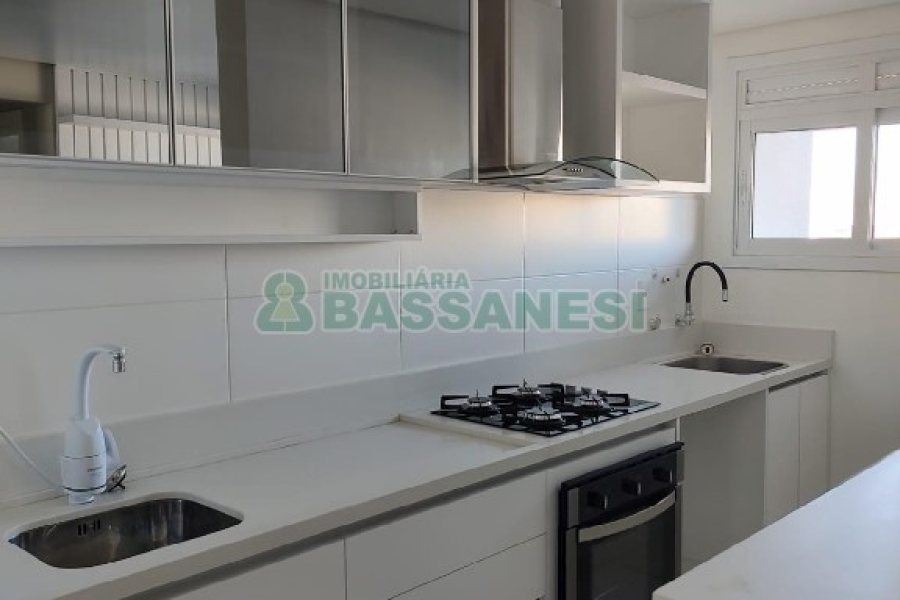 Apto Mobiliado com 40m², 1 dormitório, 1 vaga, no bairro Lourdes em Caxias do Sul para Comprar