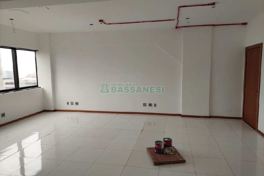 Sala com 48m², no bairro Centro em Caxias do Sul para Comprar