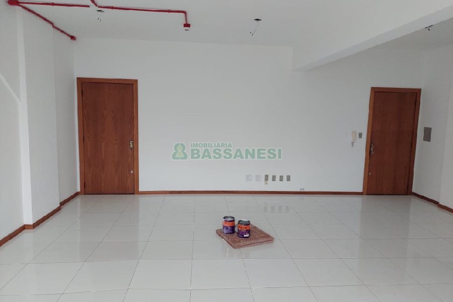 Sala com 48m², no bairro Centro em Caxias do Sul para Comprar