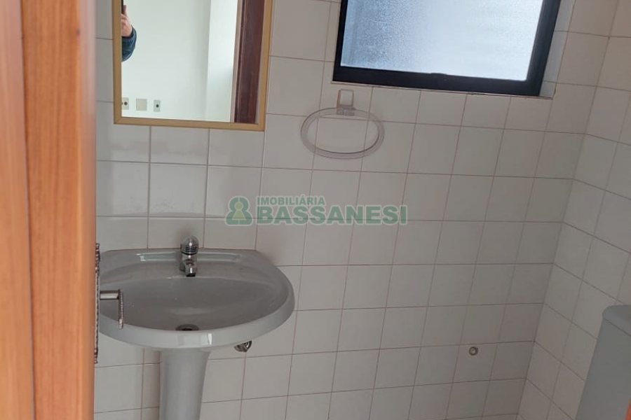 Sala com 48m², no bairro Centro em Caxias do Sul para Comprar